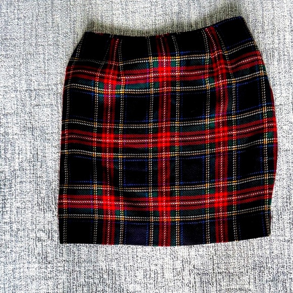 Jones New York Dresses & Skirts - Jones New York Plaid Mini Skirt - Red and Black
